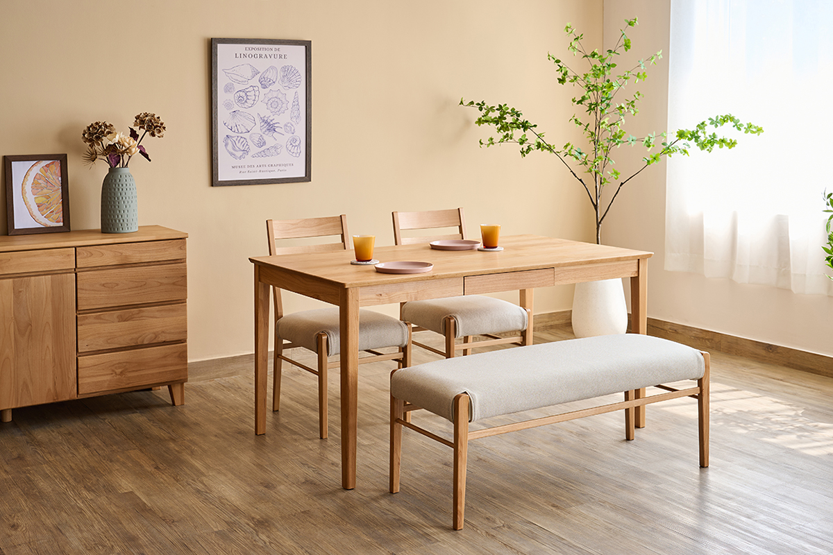 明るい木色で揃える、春に映えるダイニング家具特集